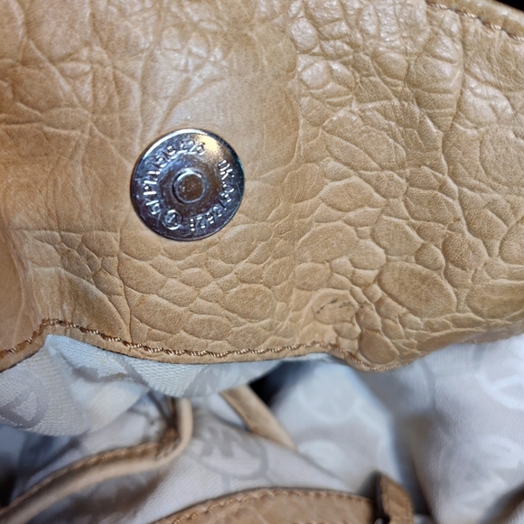 EUC Michael Kors Croc Embossed Handbag W/Jacquard Logo Lining With Dust Bag 🖤 - Picture 5 of 11